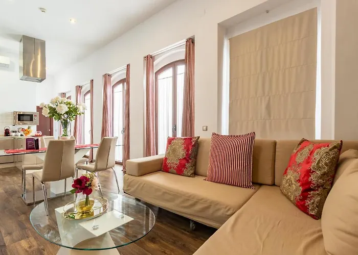 Cozy Apartment In Sevilla With Kitchen
